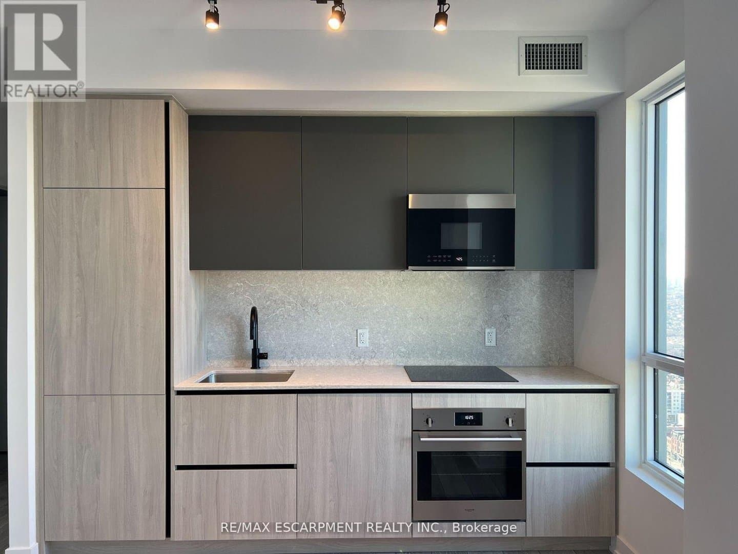 108 Peter Street - Photo 4