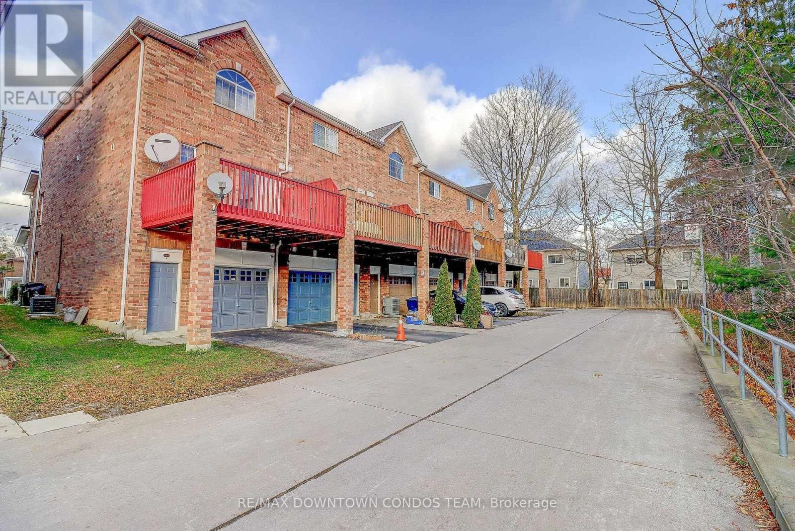 4271A Lawrence Avenue - Photo 3