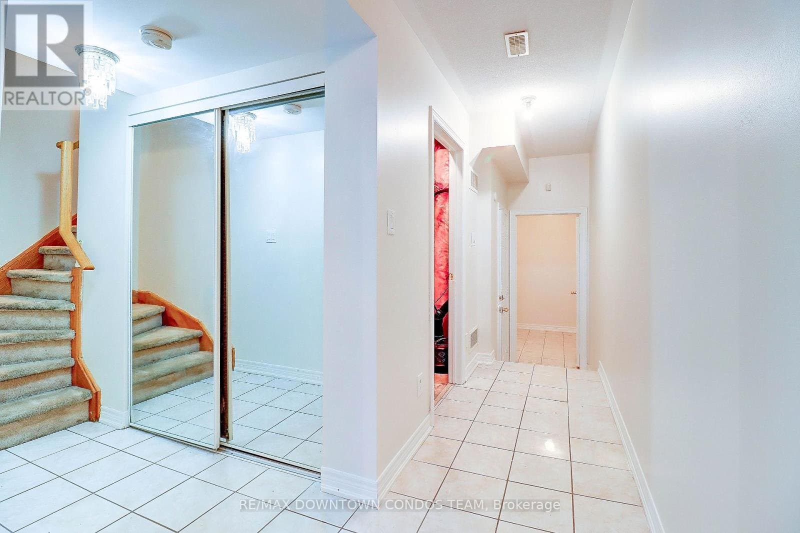 4271A Lawrence Avenue - Photo 4