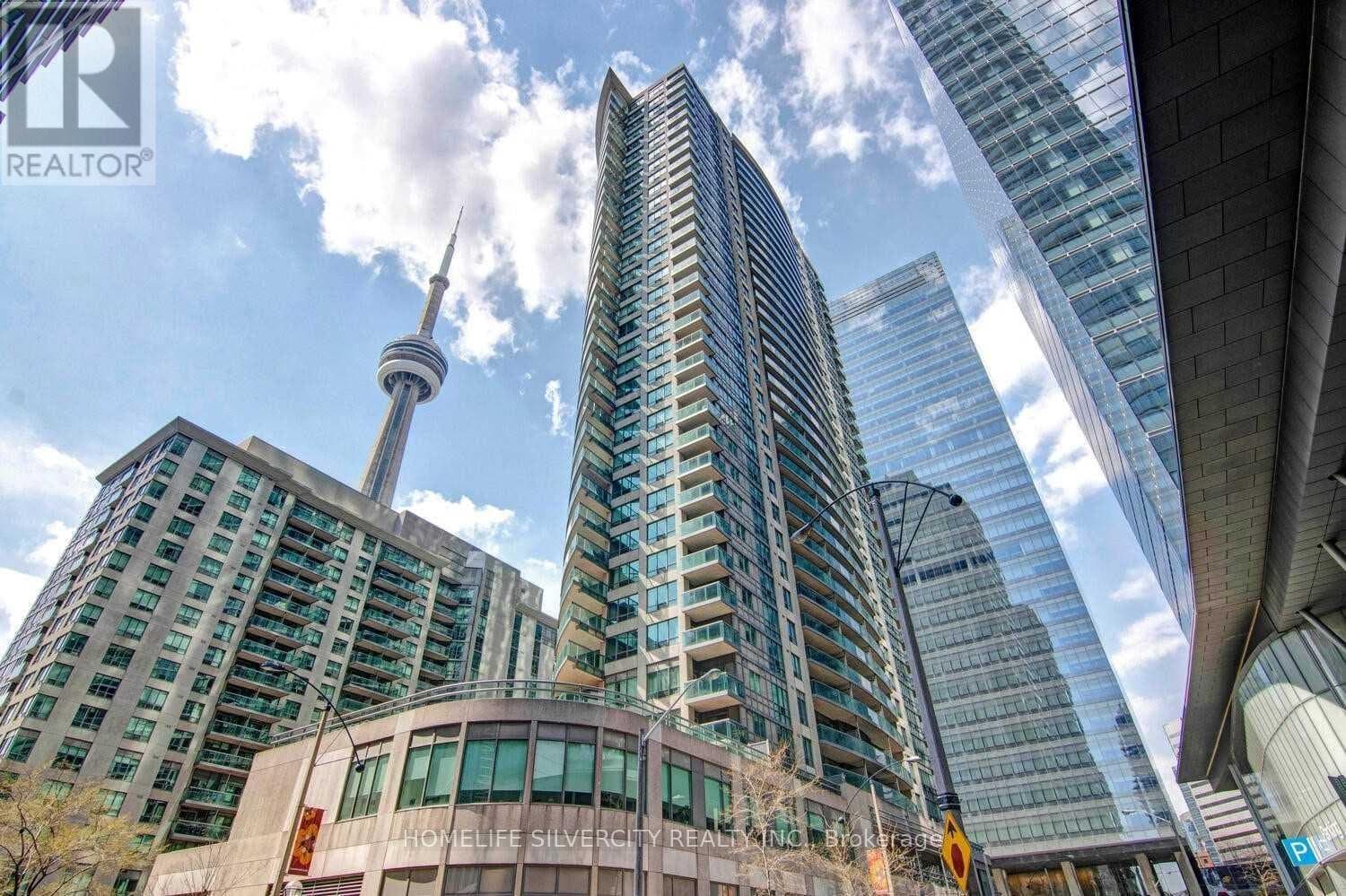 30 Grand Trunk Crescent