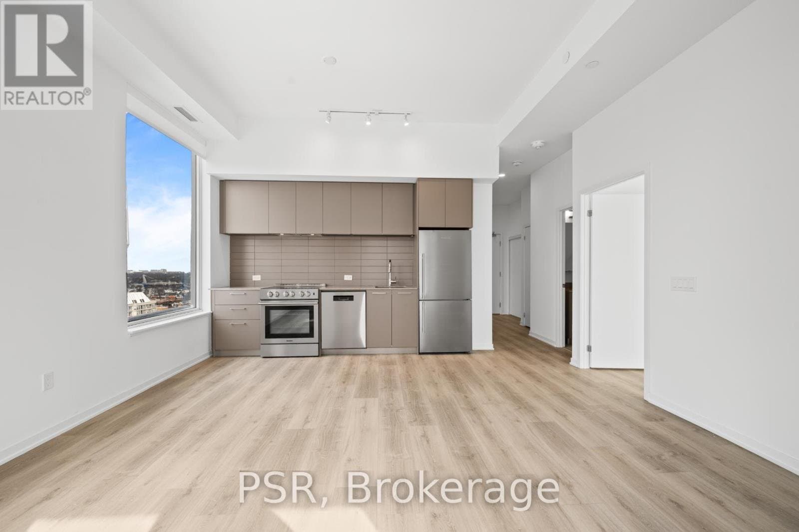 101 Roehampton Avenue - Photo 3