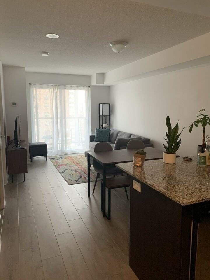 1410 Dupont Street - Photo 2