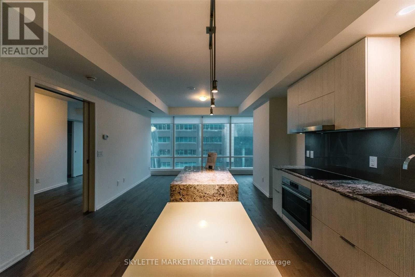1 Bloor Street - Photo 2