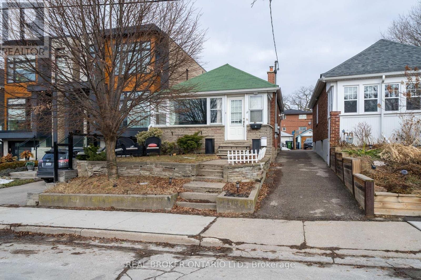 12 VILLA Road - Photo 1