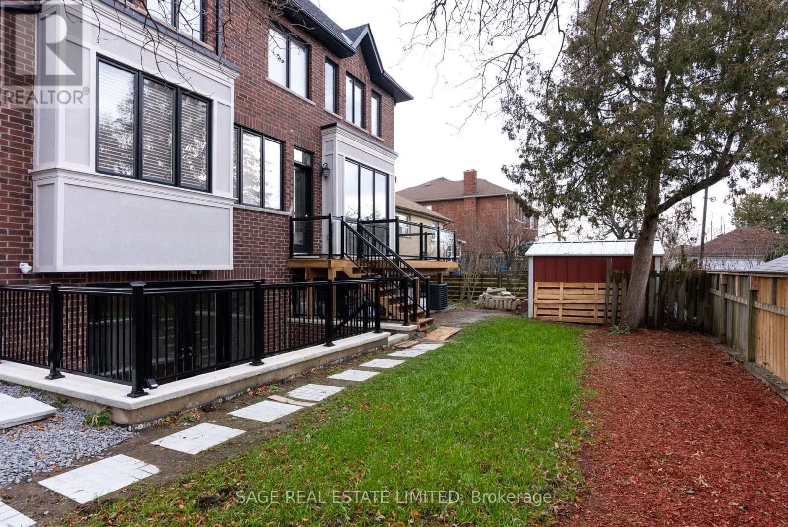 185 Fairholme Avenue - Photo 2