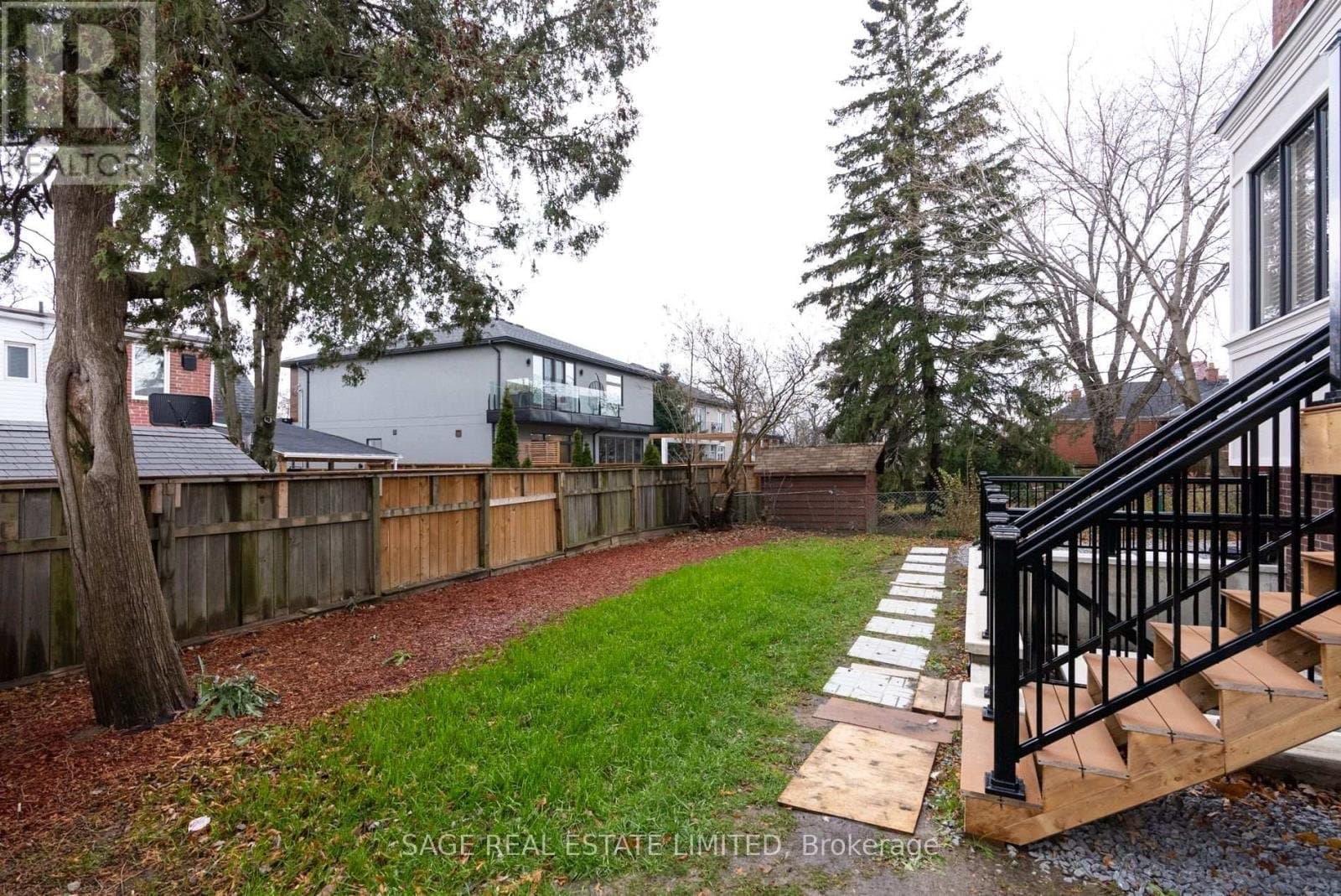 185 Fairholme Avenue - Photo 3