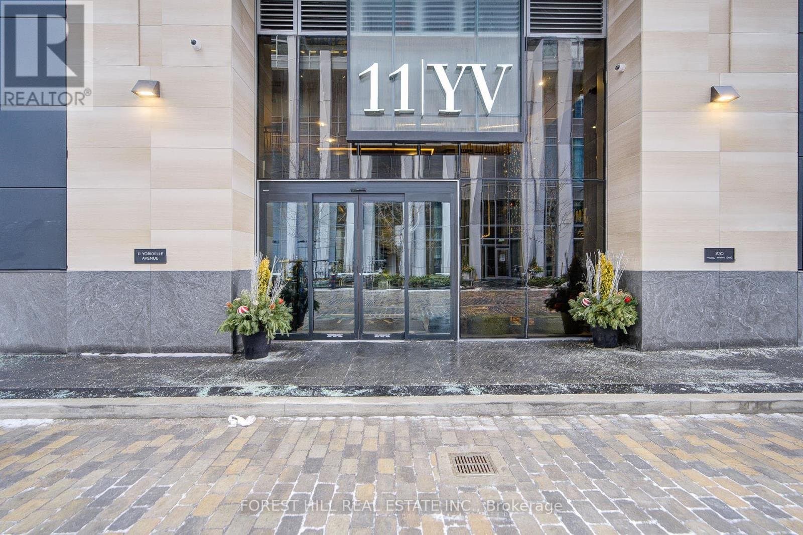 11 Yorkville Avenue - Photo 1