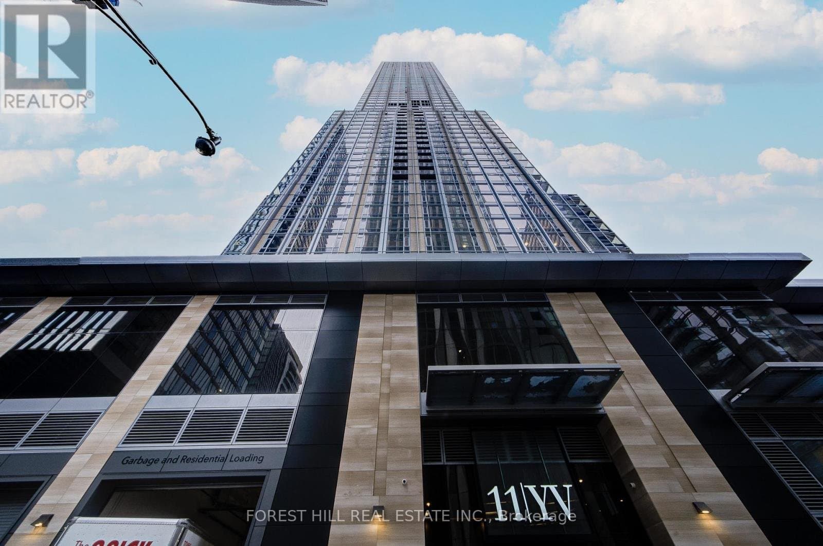 11 Yorkville Avenue - Photo 2