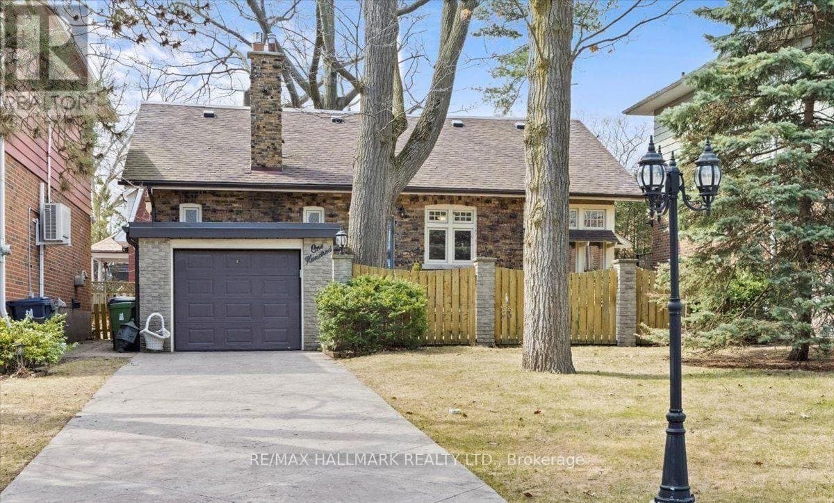 100 Warden Avenue - Photo 1