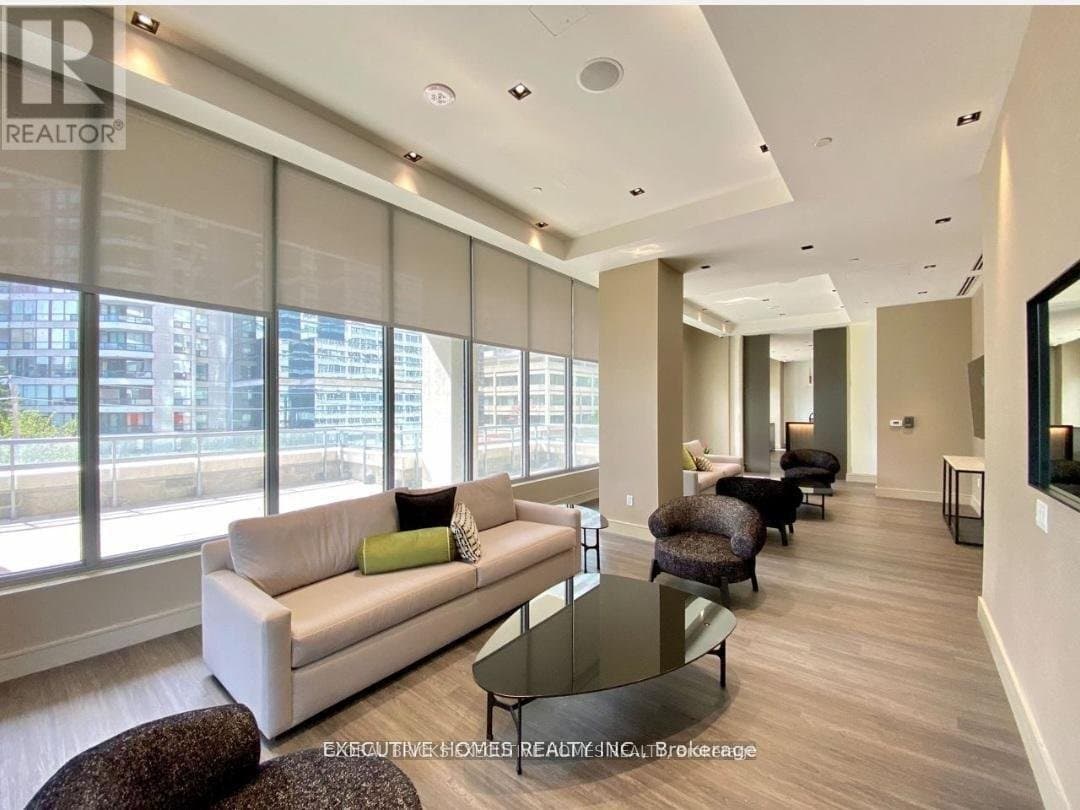 25 Holly Street - Photo 2