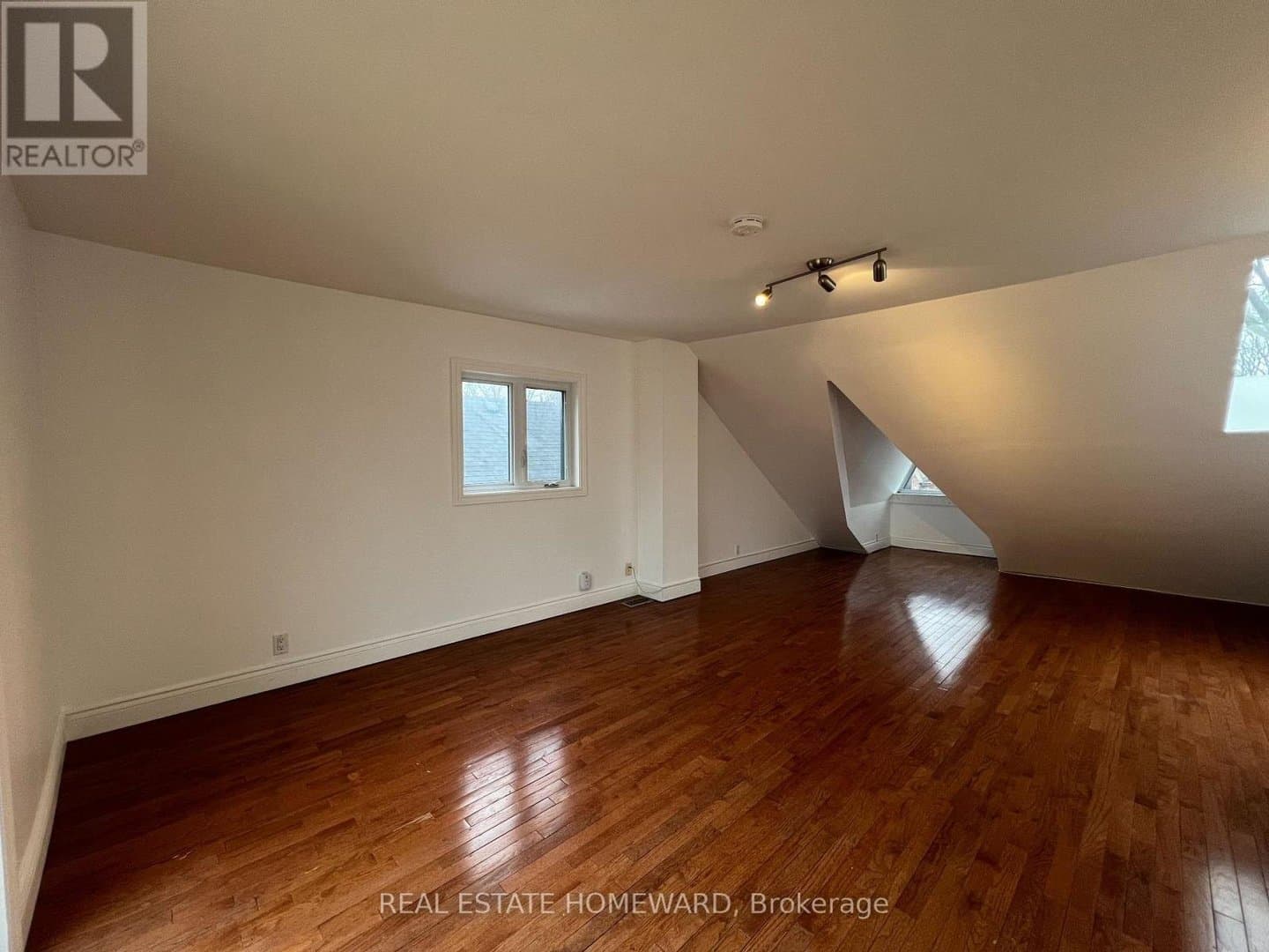 220 Pape Avenue - Photo 2