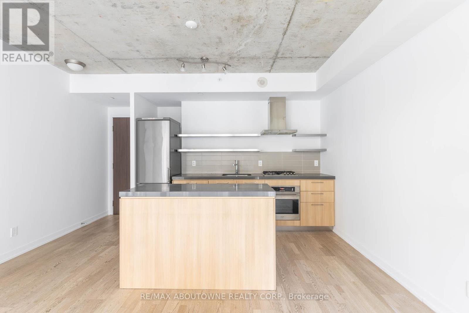 560 King Street - Photo 3