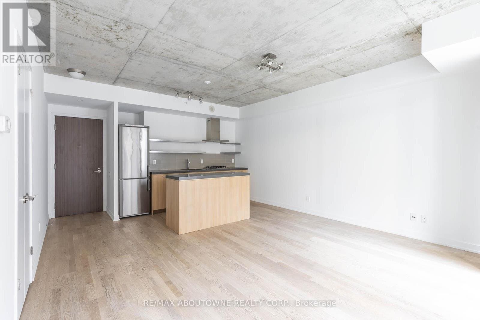 560 King Street - Photo 4