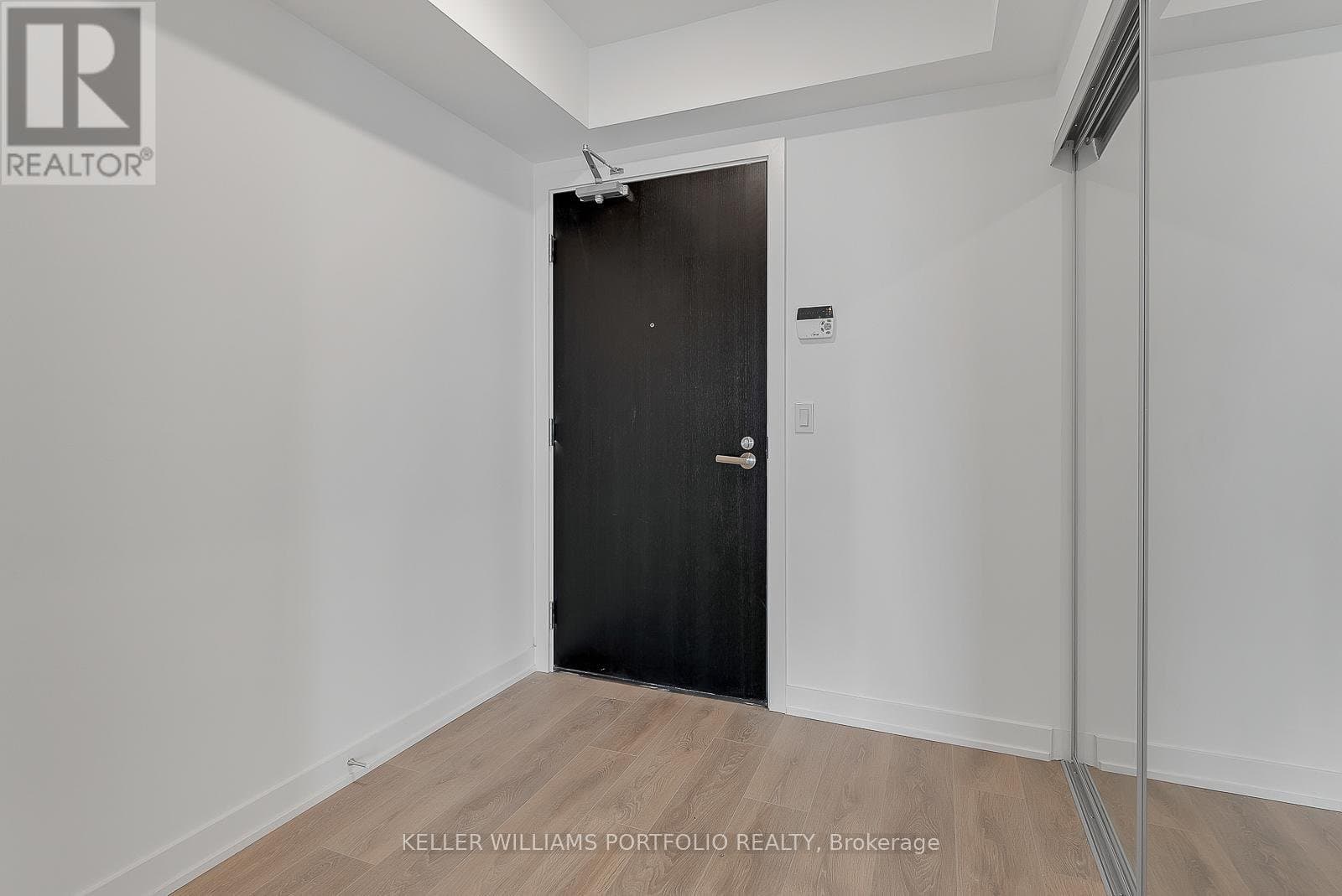 501 Yonge Street - Photo 2