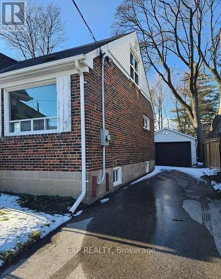 648 Glengrove Avenue - Photo 2