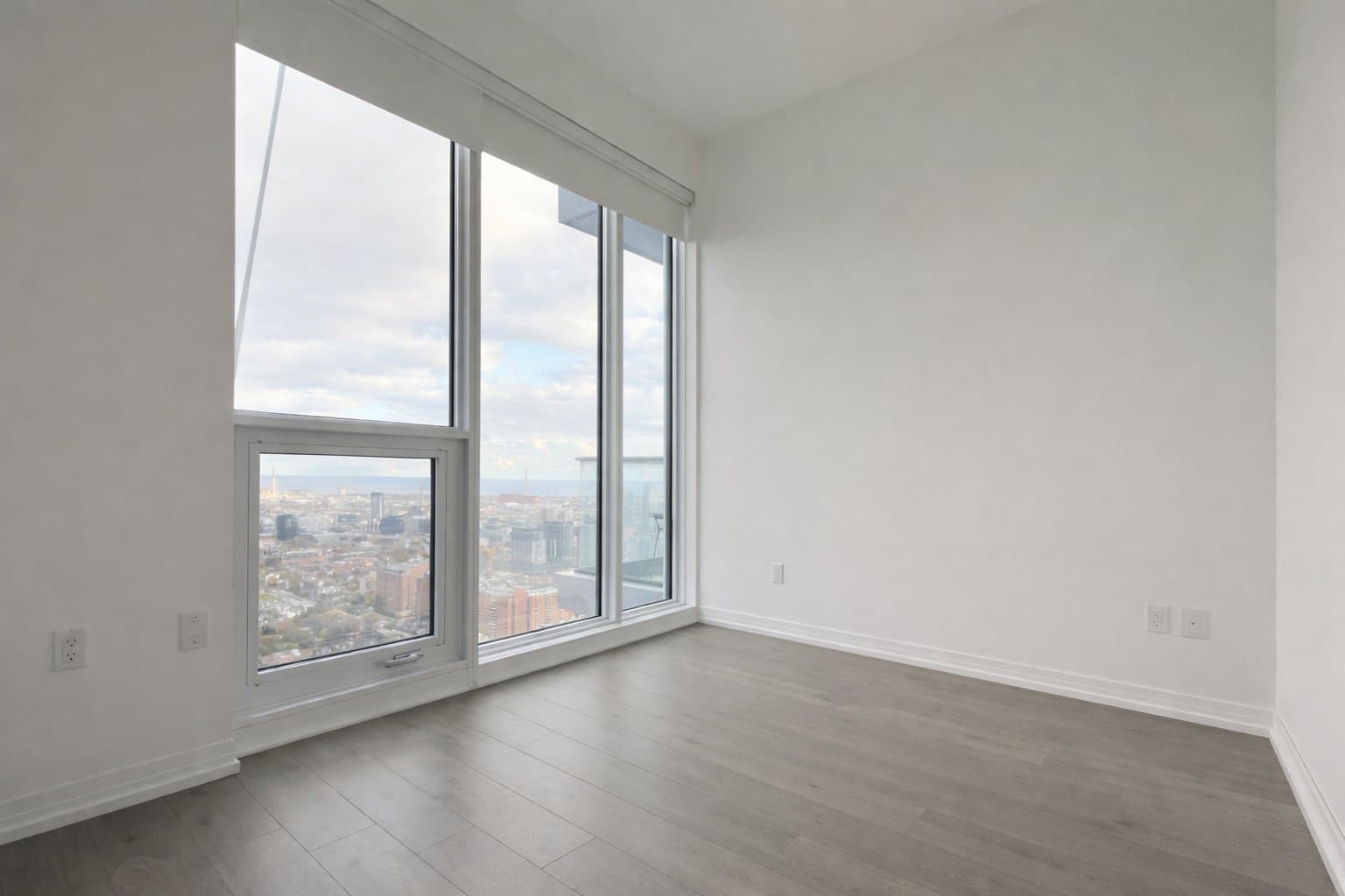251 Jarvis Street - Photo 3