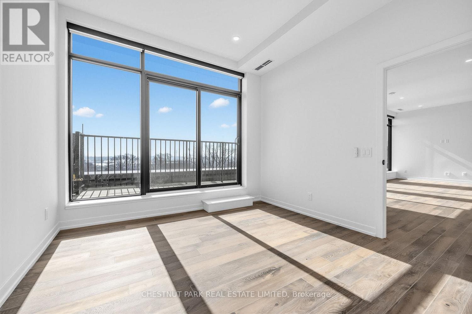 759 Queen Street - Photo 3