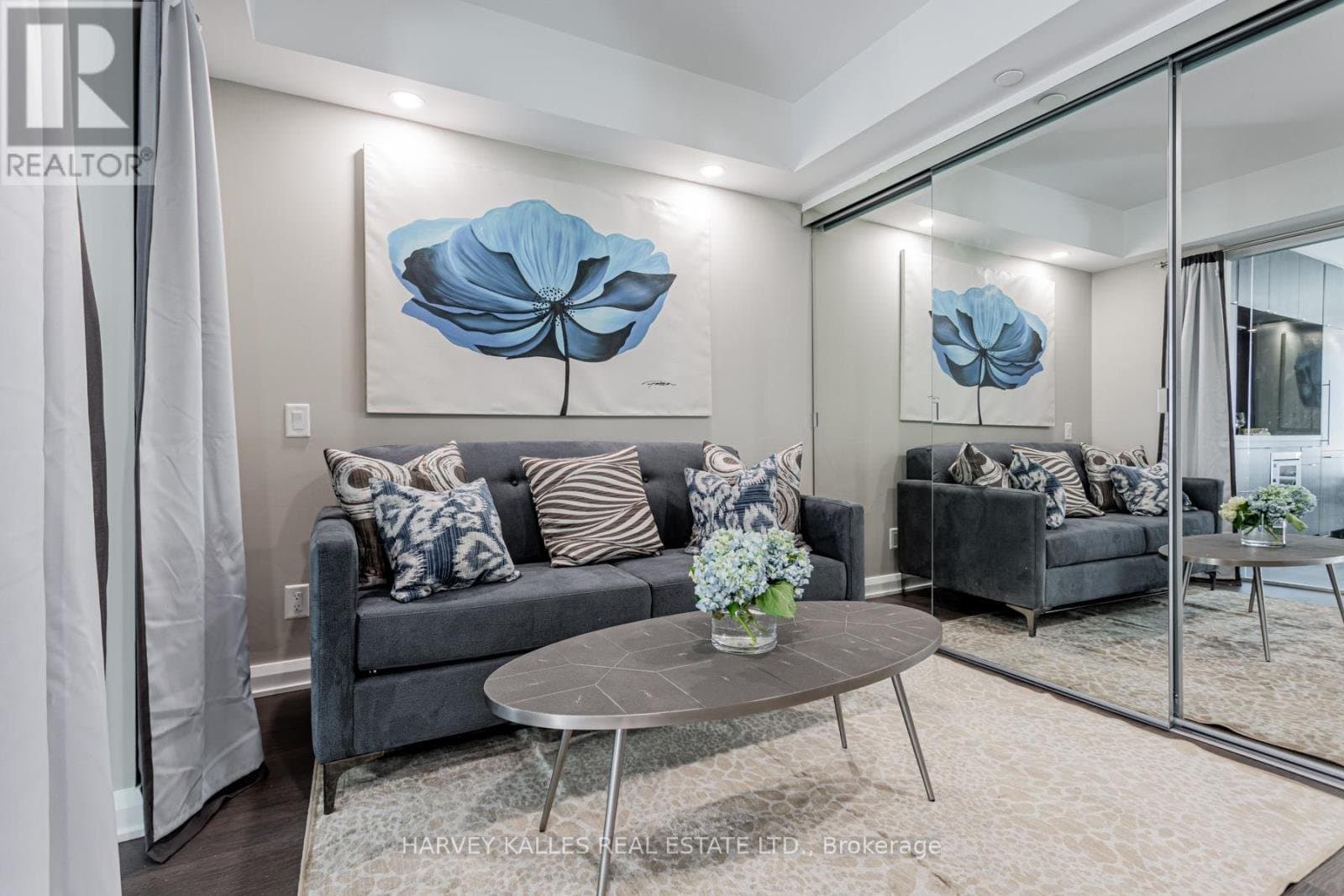 155 Yorkville Avenue - Photo 3