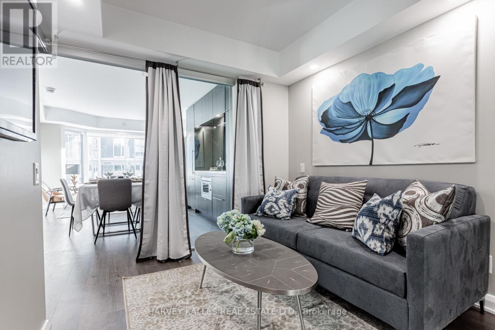 155 Yorkville Avenue - Photo 4