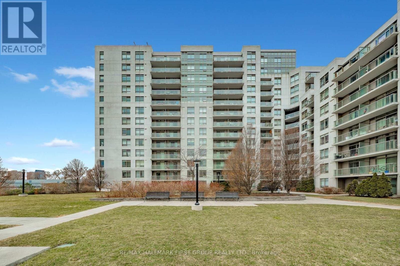 812 Lansdowne Avenue - Photo 2