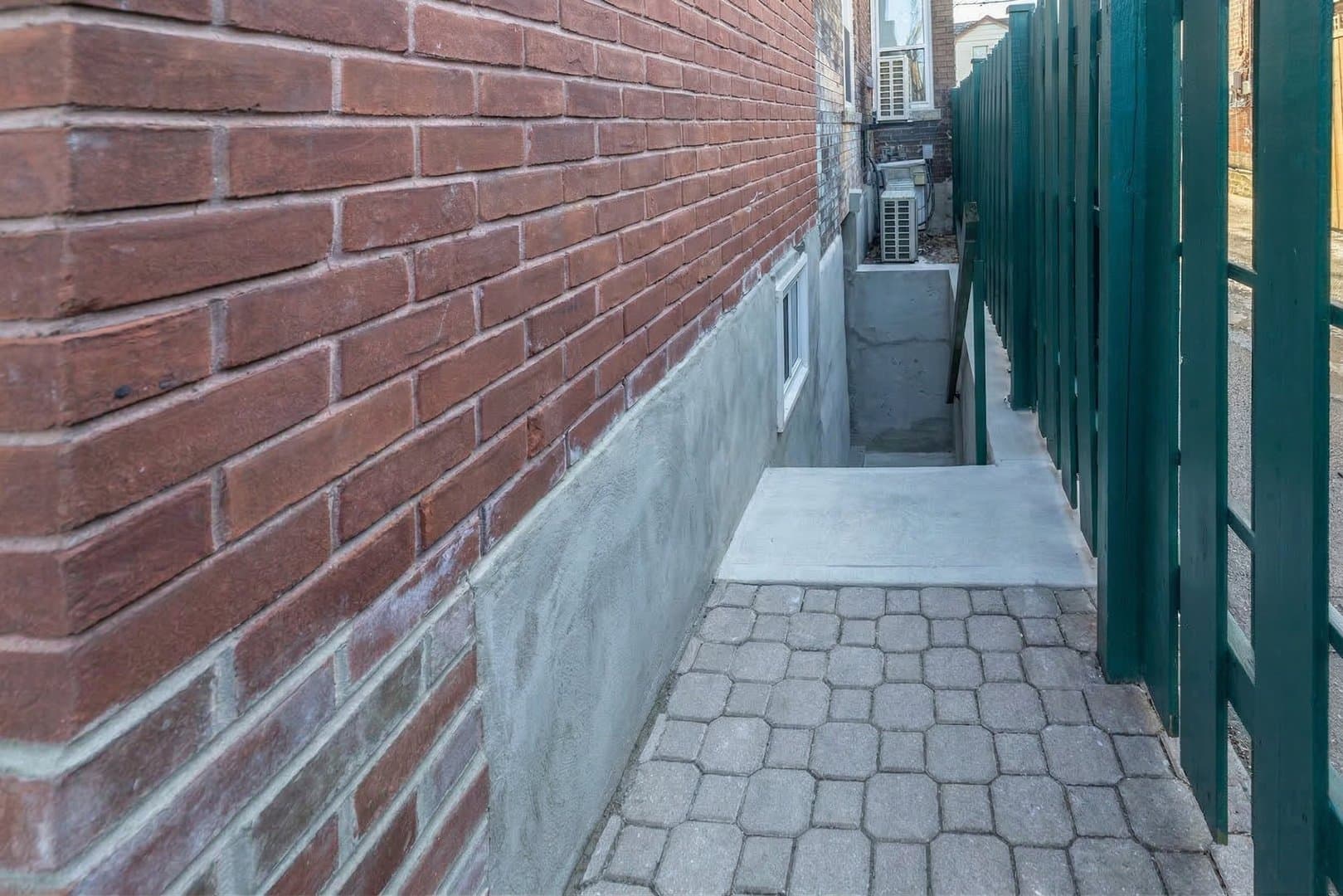 633 Ossington Avenue