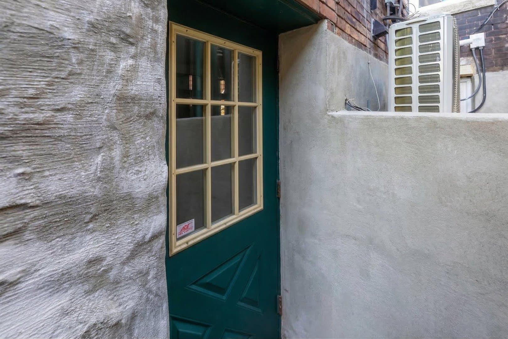 633 Ossington Avenue - Photo 2