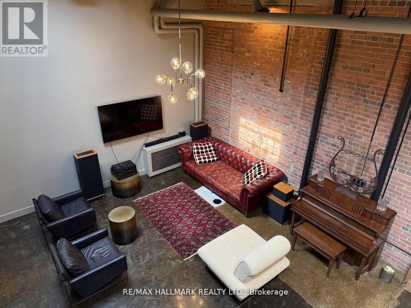 326 Carlaw Avenue - Photo 2