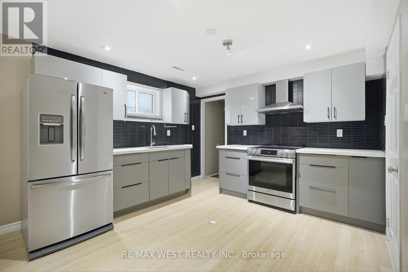 6 Marshall Boulevard