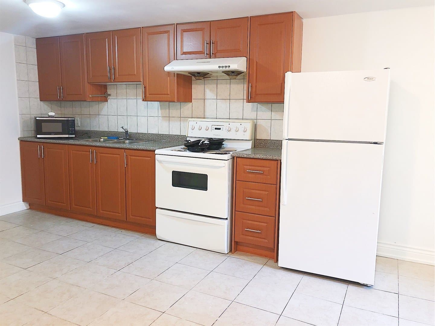1190 Dufferin Street - Photo 3