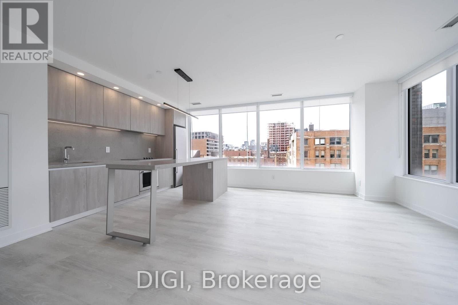 57 Spadina Avenue - Photo 1