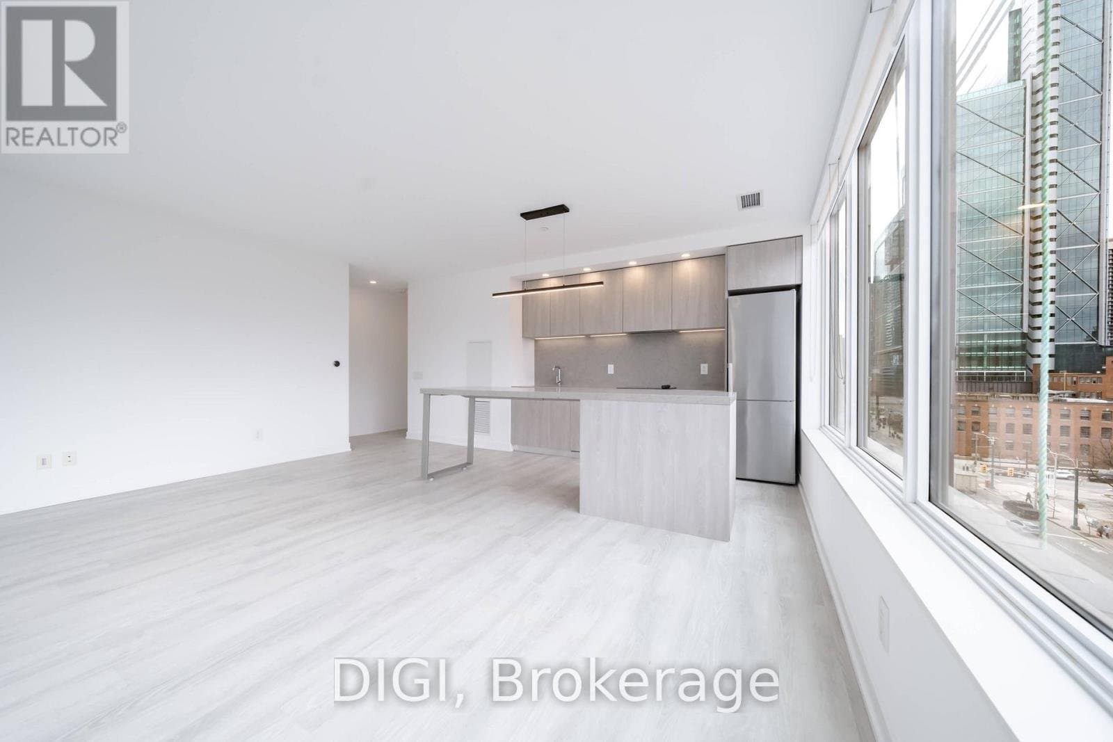 57 Spadina Avenue - Photo 4