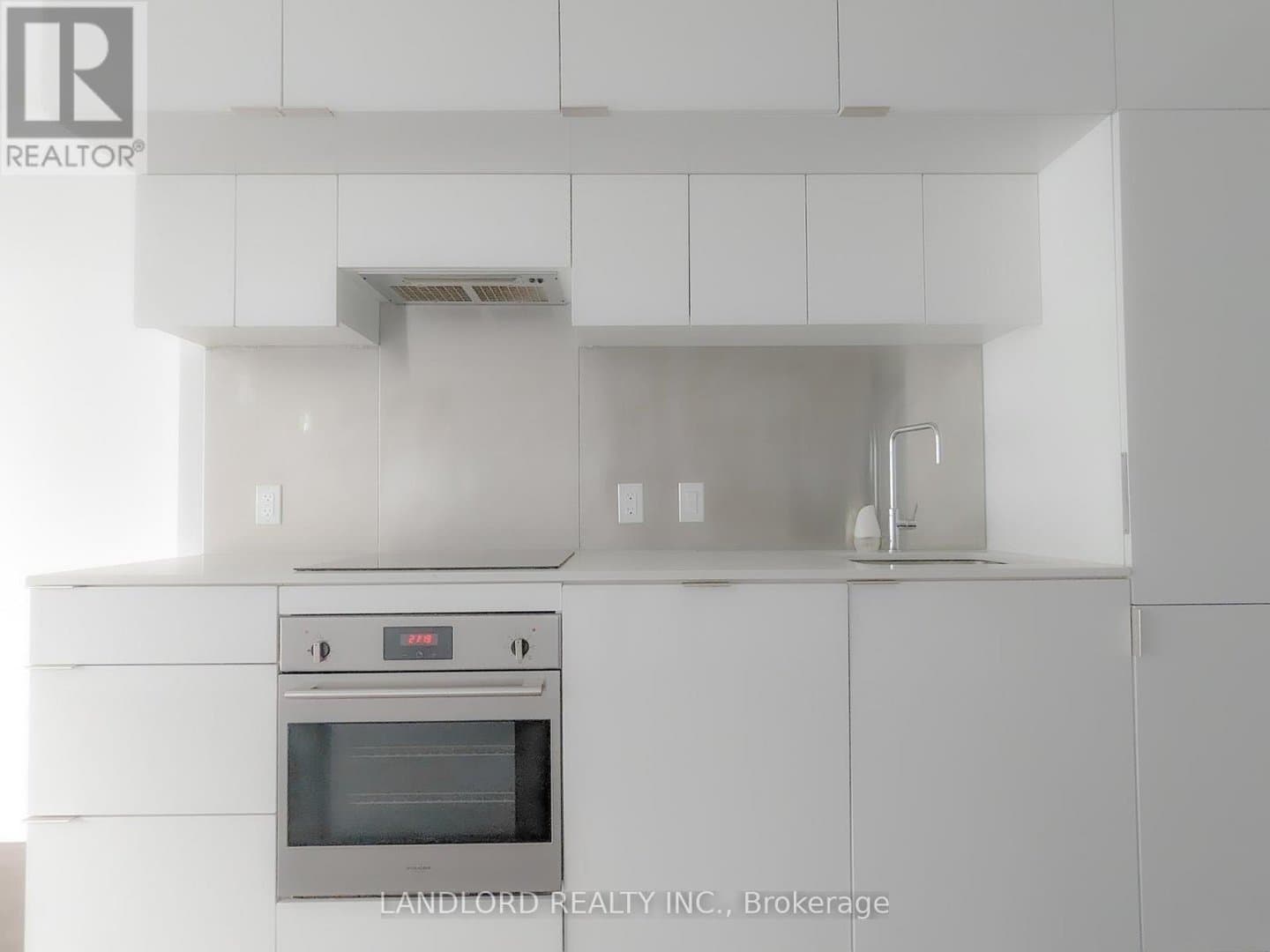 185 Roehampton Avenue - Photo 2