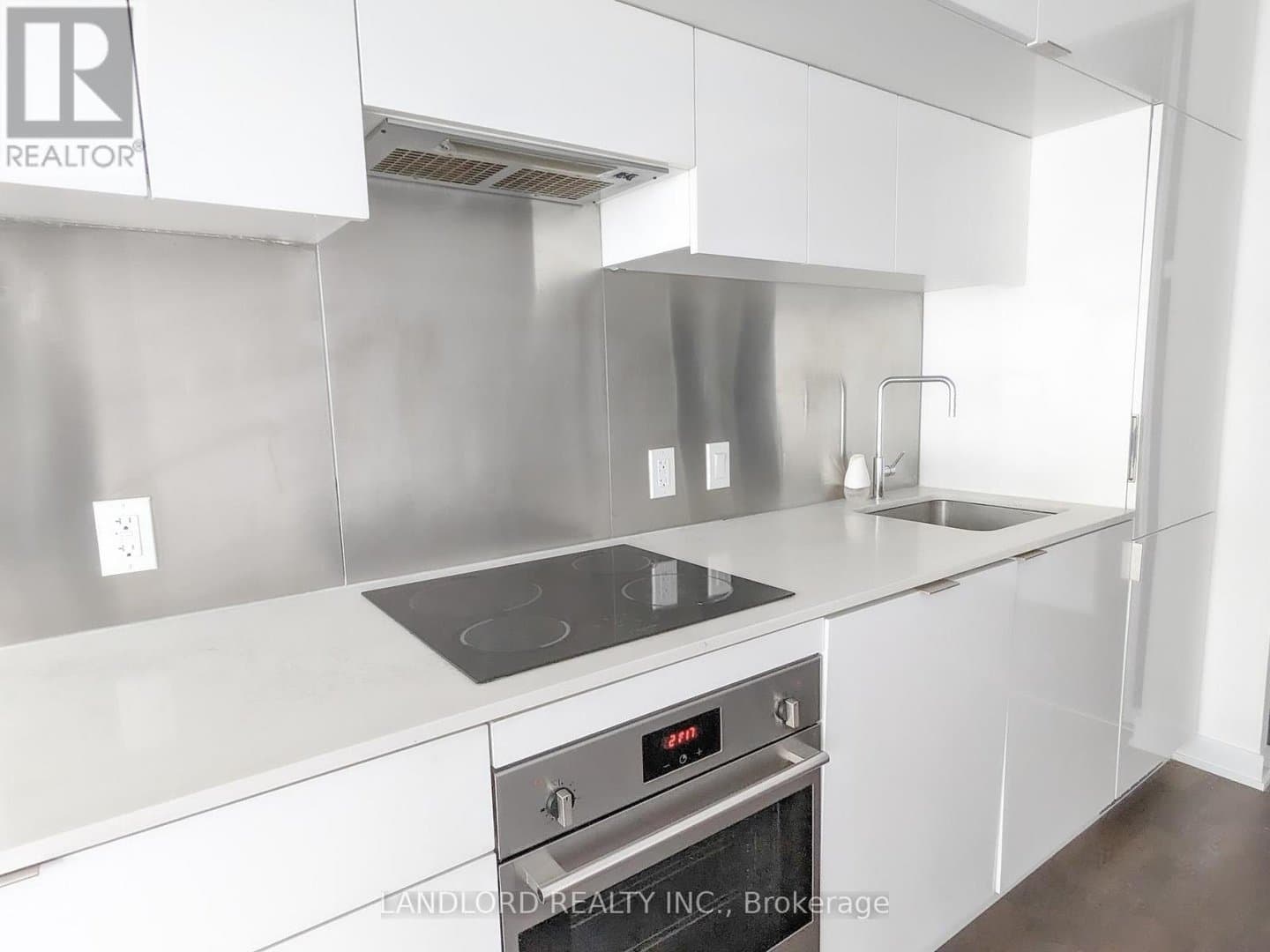 185 Roehampton Avenue - Photo 3