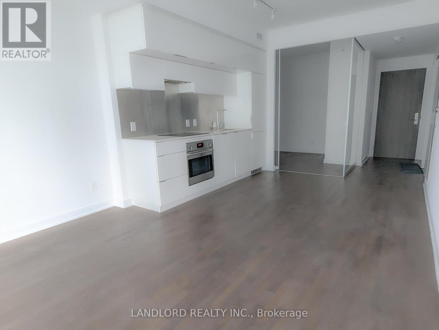 185 Roehampton Avenue - Photo 4