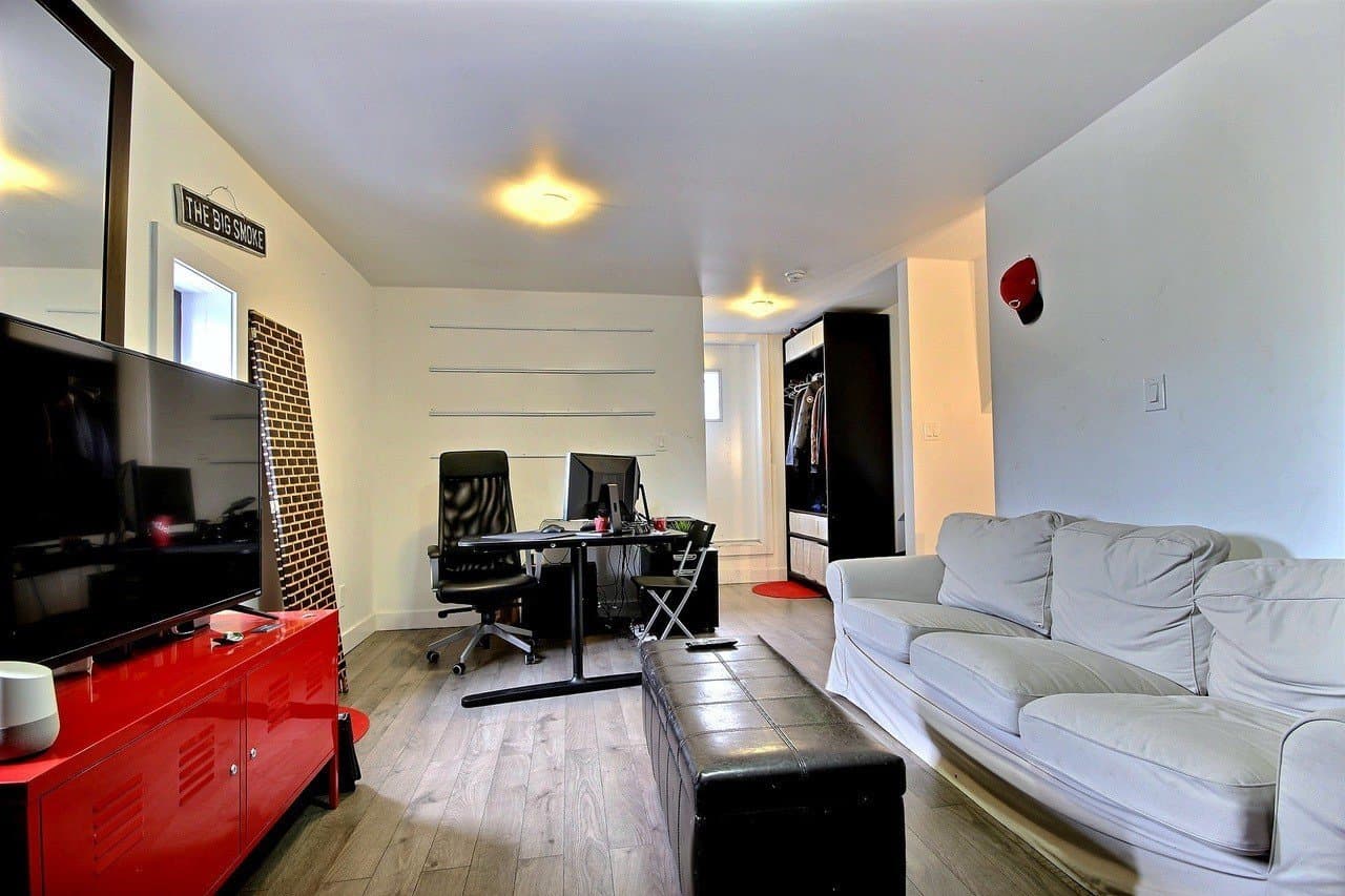 667 Manning Avenue - Photo 1