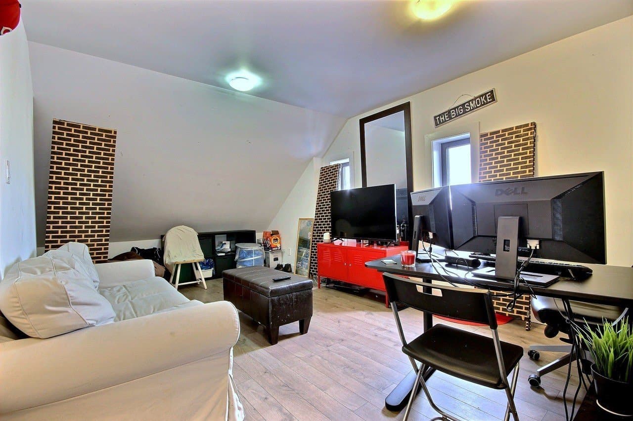 667 Manning Avenue - Photo 2