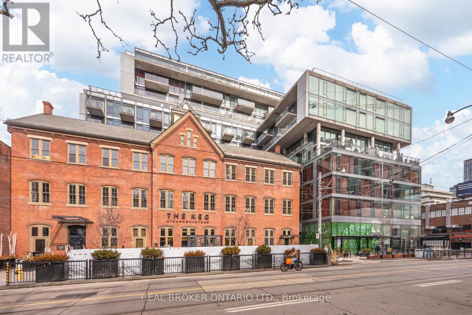 560 King Street - Photo 2