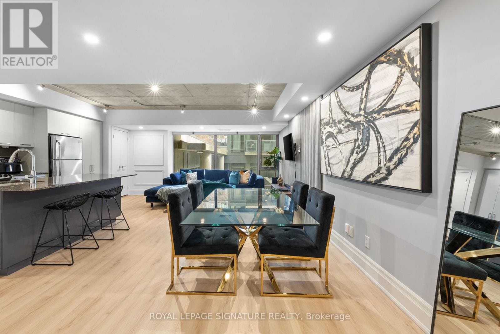95 Bathurst Street - Photo 2