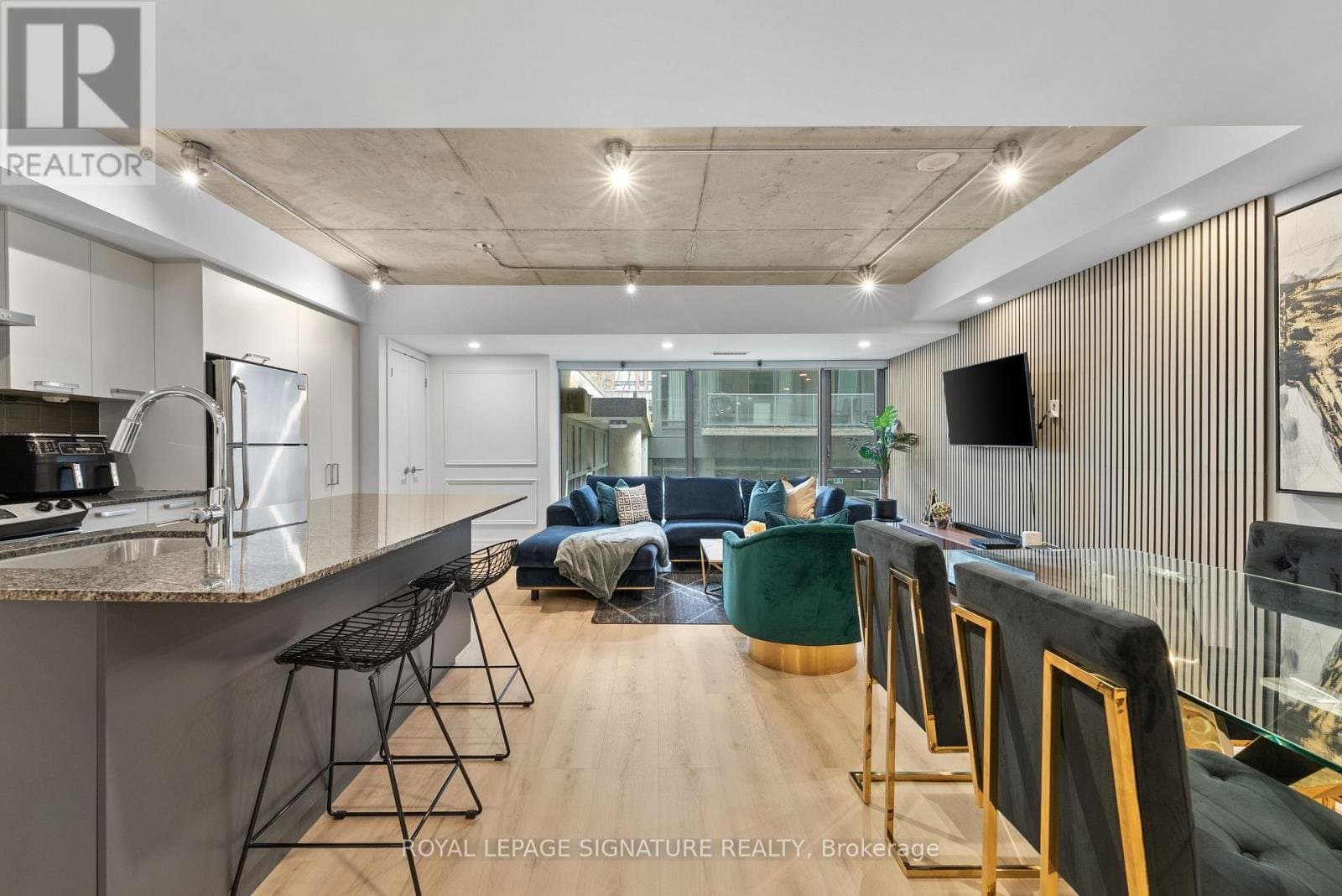 95 Bathurst Street - Photo 3