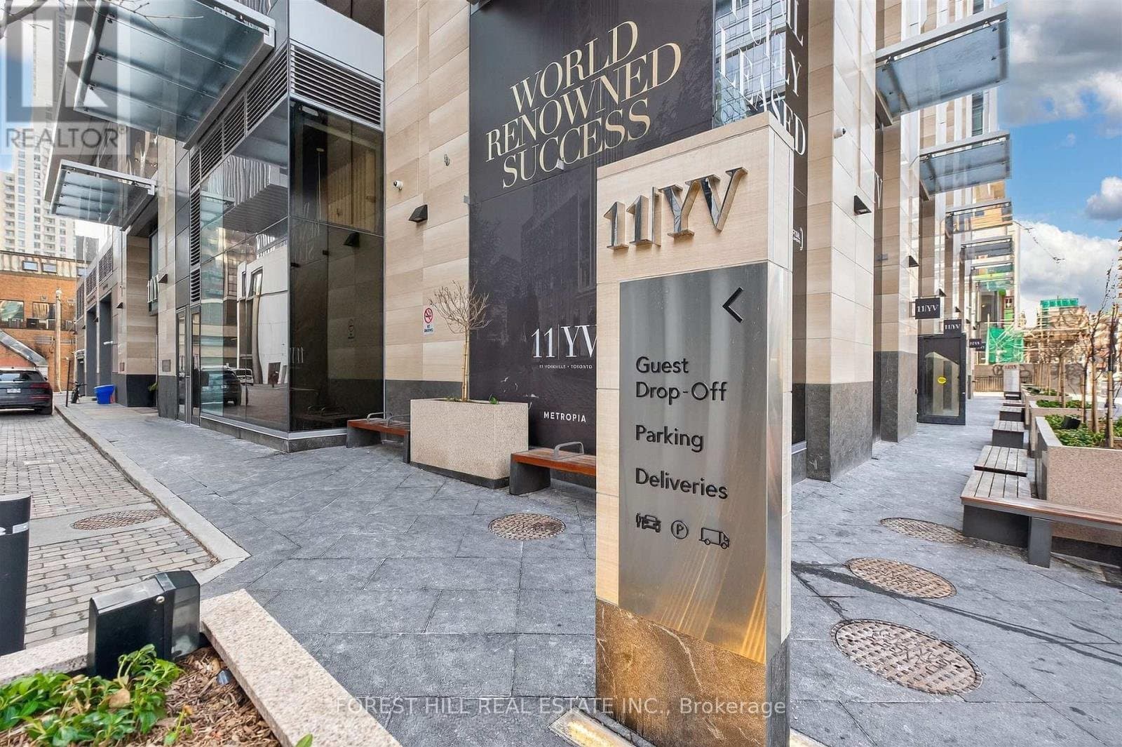 11 Yorkville Avenue - Photo 2