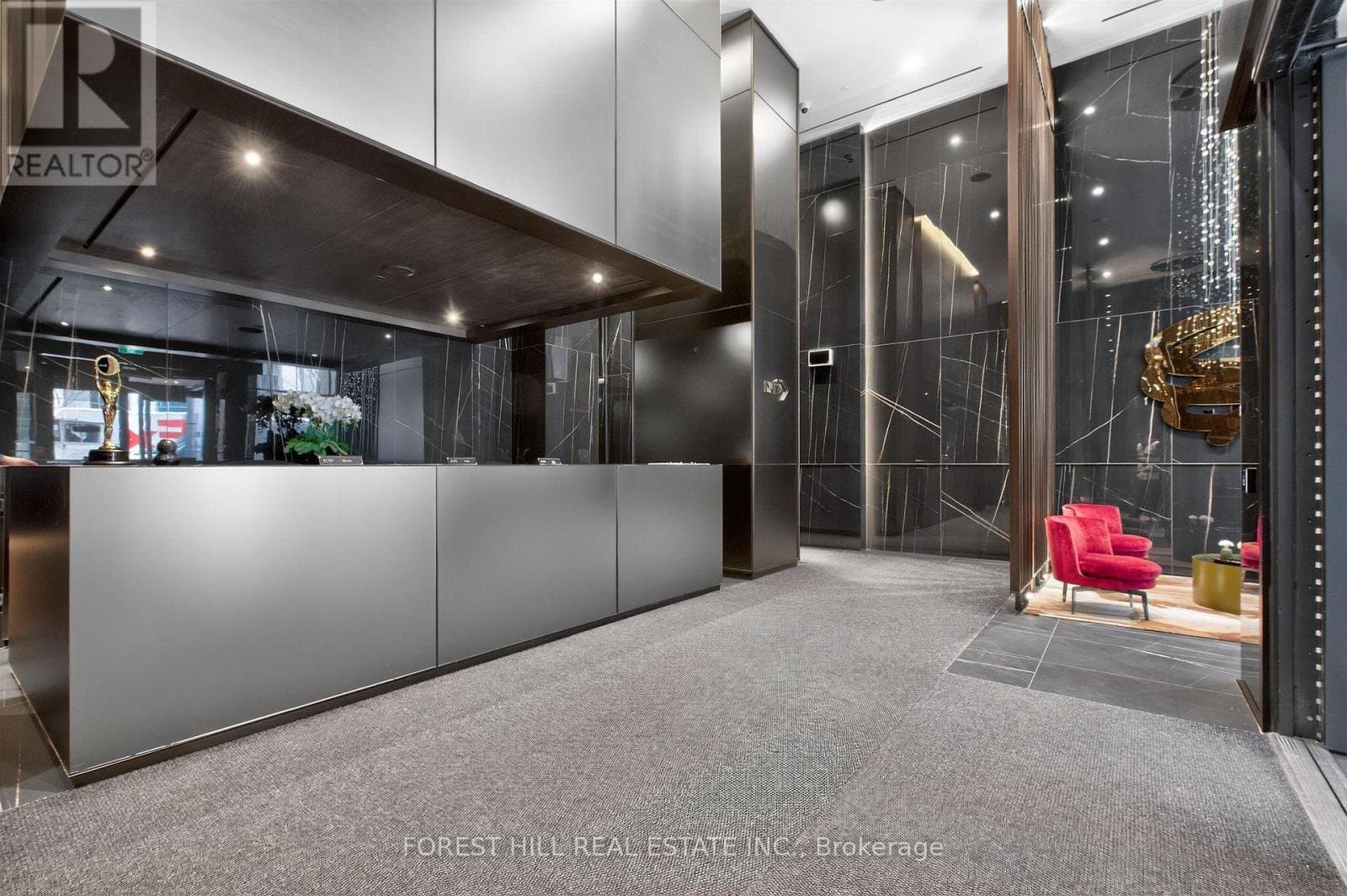 11 Yorkville Avenue - Photo 4