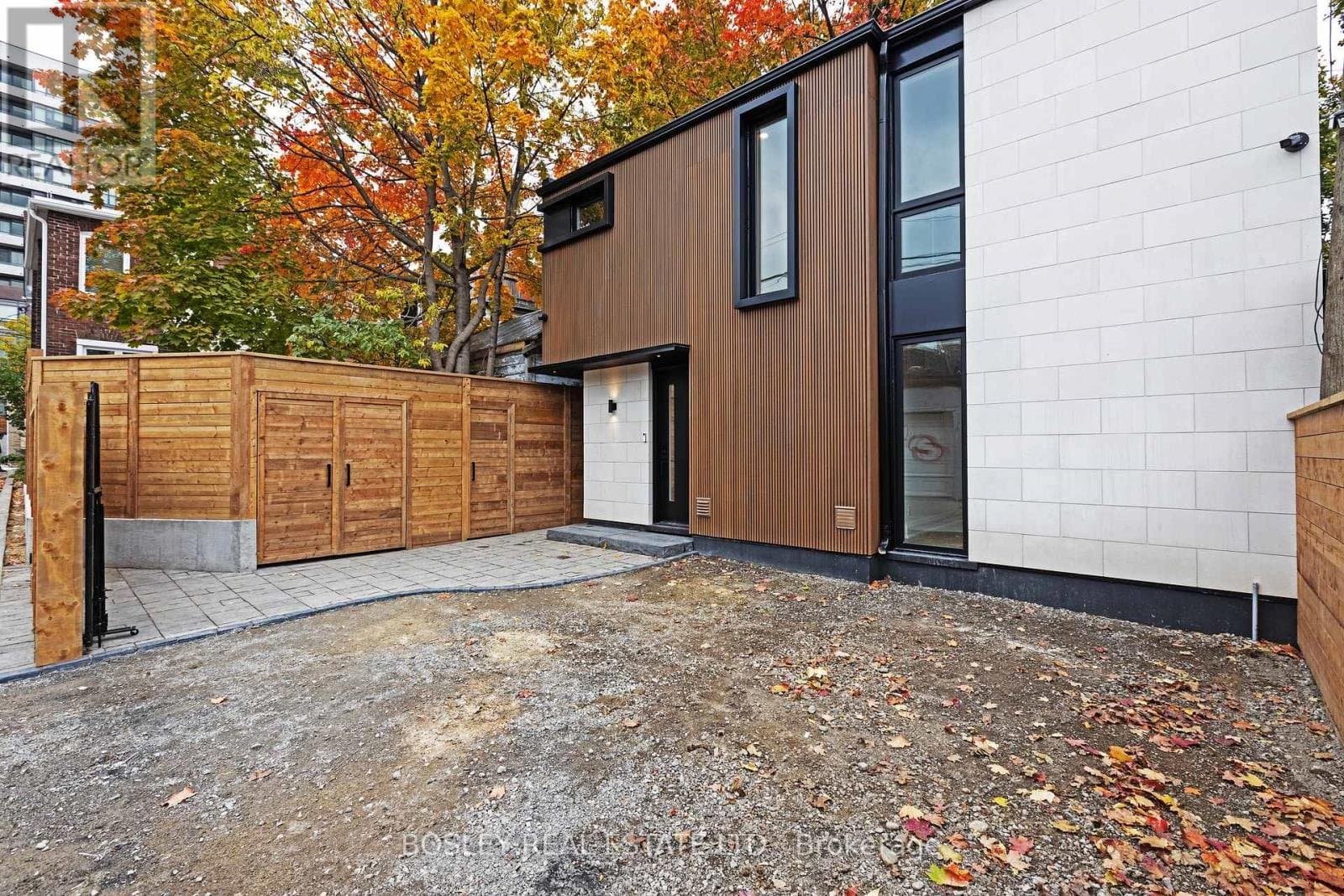 108 Moberly Avenue - Photo 2