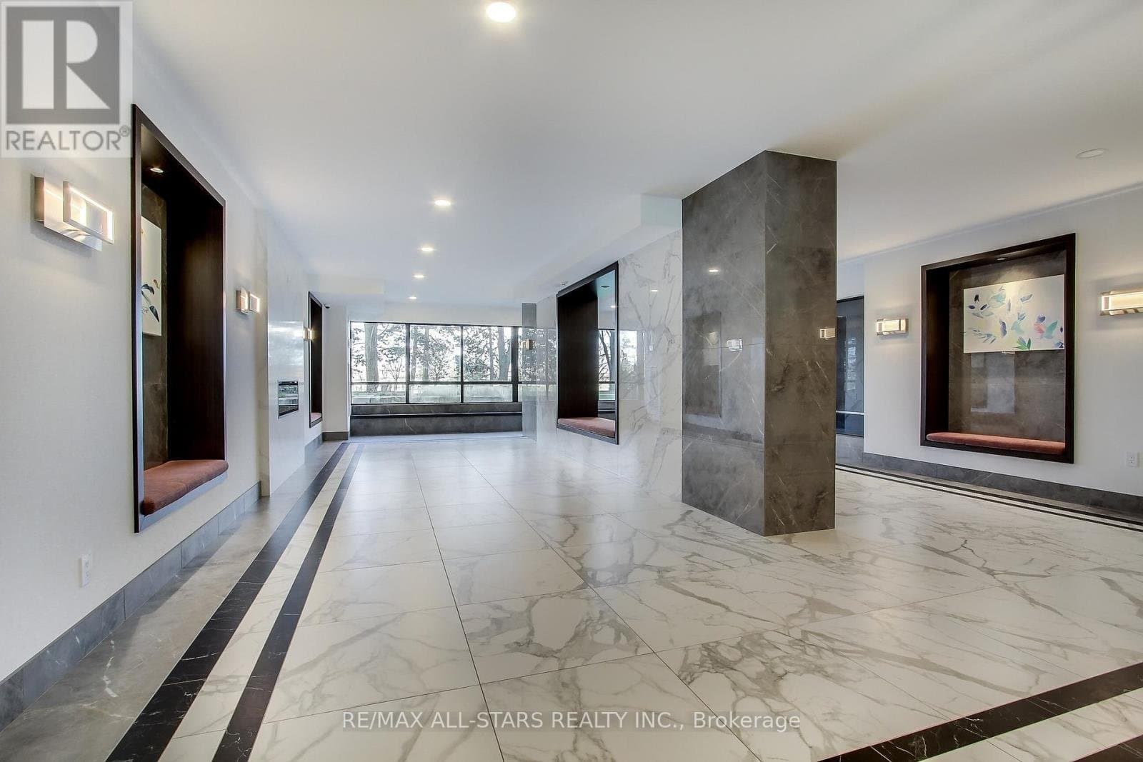 255 Bamburgh Circle - Photo 2