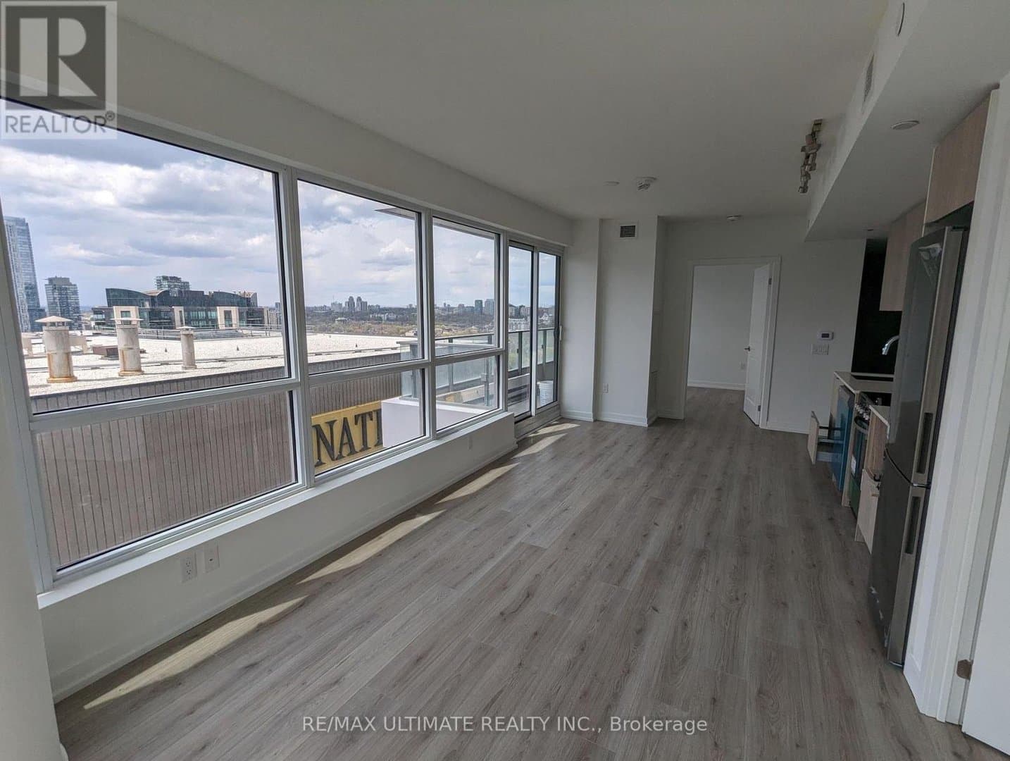 395 Bloor Street - Photo 3