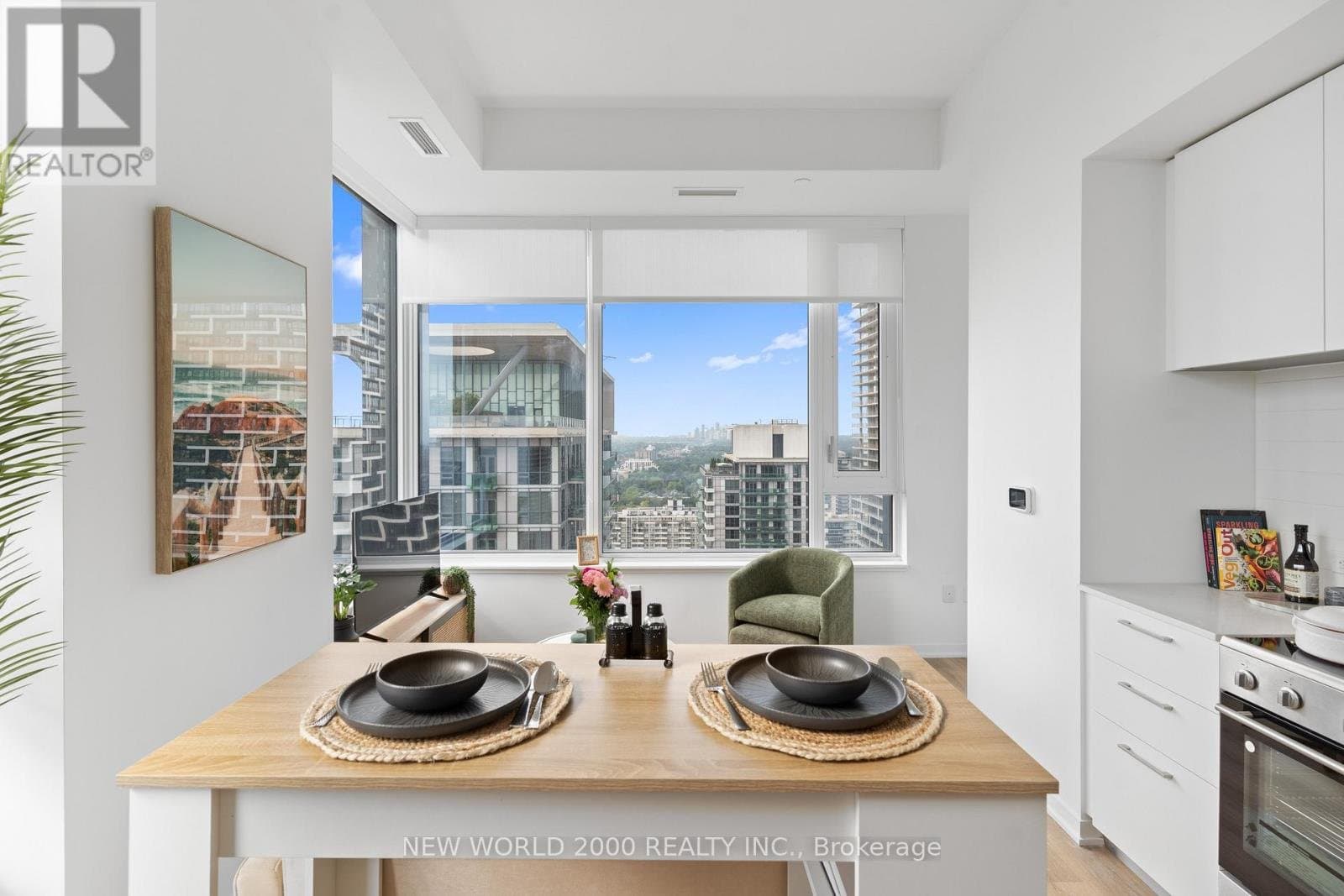 101 Roehampton Avenue - Photo 3