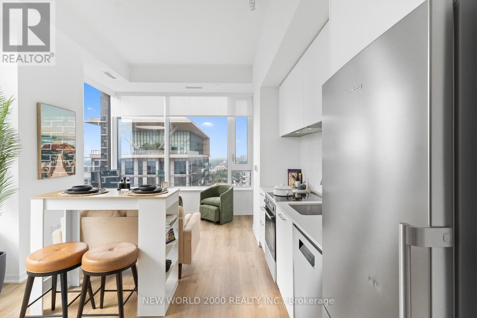 101 Roehampton Avenue - Photo 4