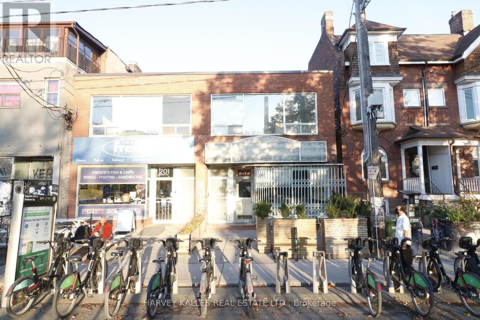 199 Augusta Avenue - Photo 2