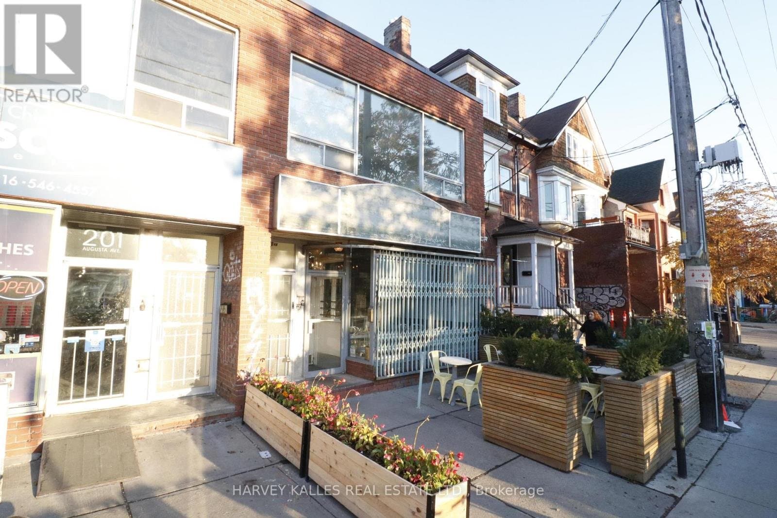 199 Augusta Avenue - Photo 4