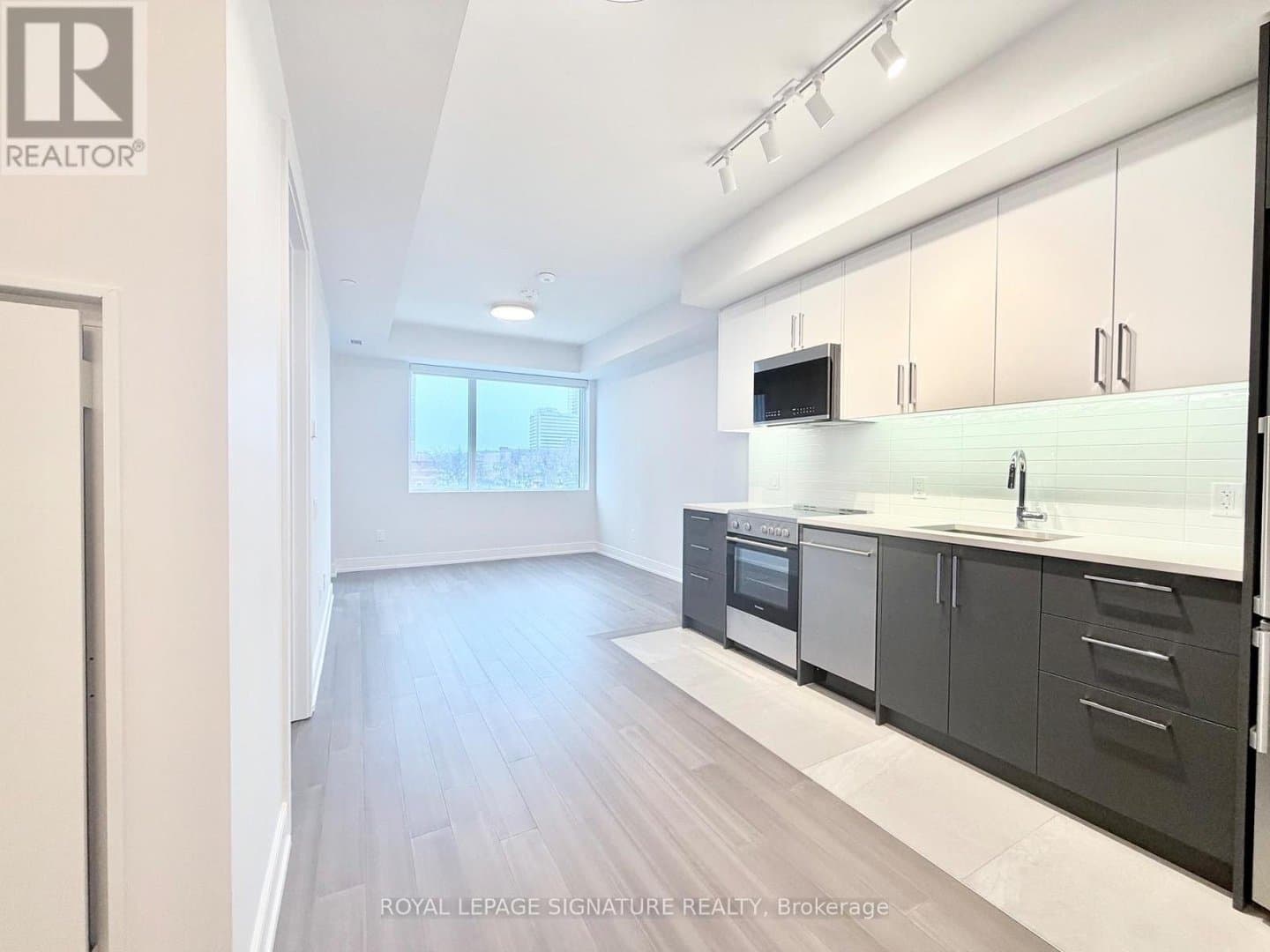664 Spadina Avenue - Photo 1