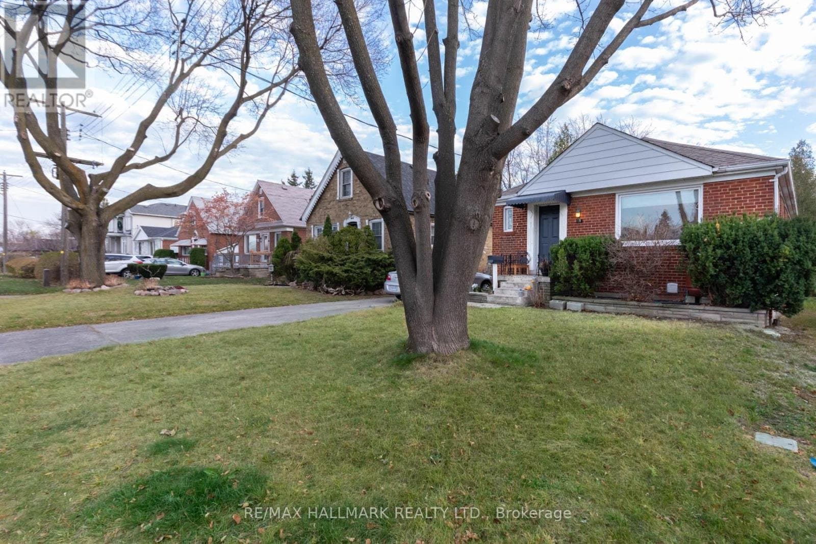 19 Guild Hall Drive - Photo 2